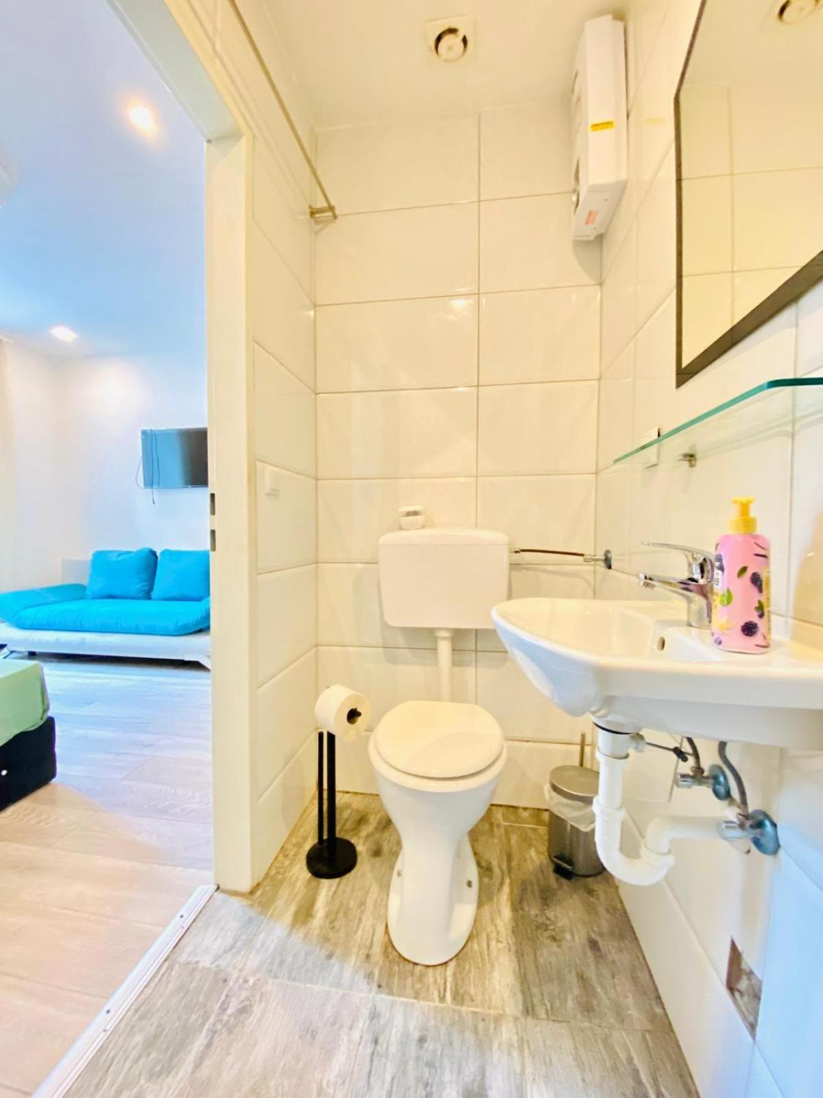 Cute 1Br Apt - 10 Mins Walk From Downtown Вена Экстерьер фото